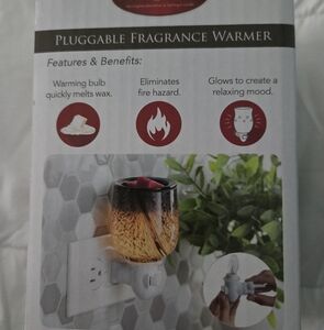 Pluggable Fragrance Warmer with Black and Gold Design